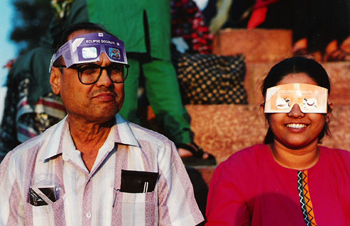 india couple waits